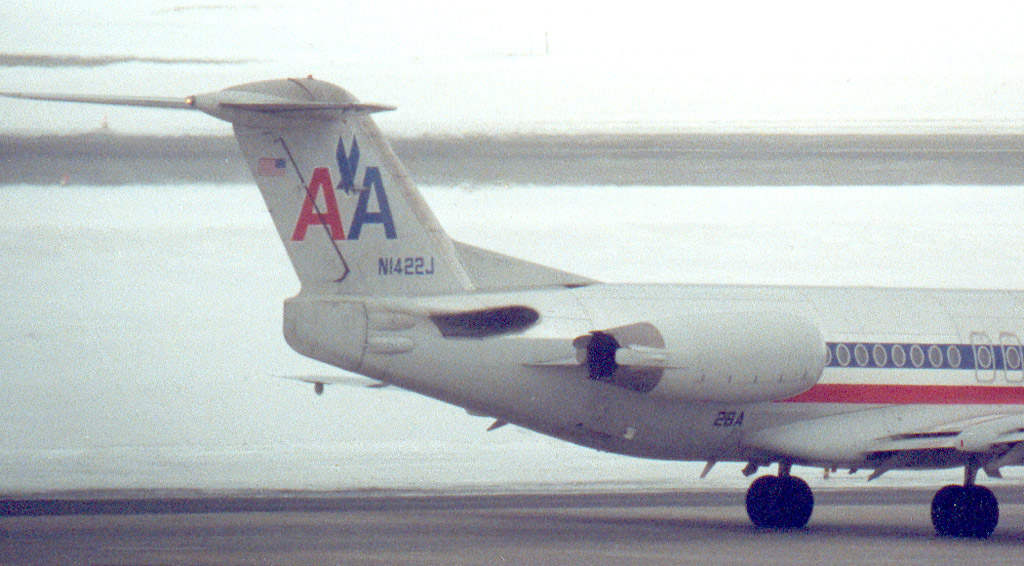 Fokker F.100, American Airlines, N1422J, Fin 28A