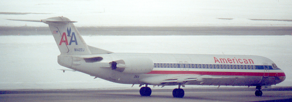 Fokker F.100, American Airlines, N1422J, Fin 28A
