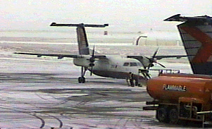 Dash-8 Canadi>n Regional, Aéroport de Calgary Airport