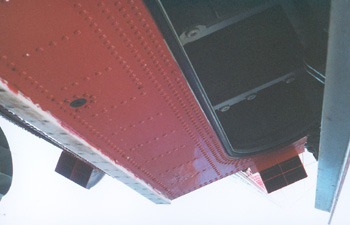 Hydraulic water dropping doors and water inlets