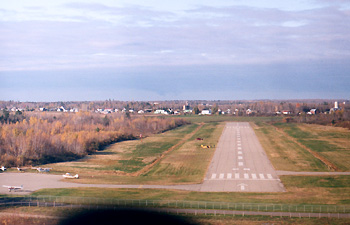 Runway 28-10 Lachute