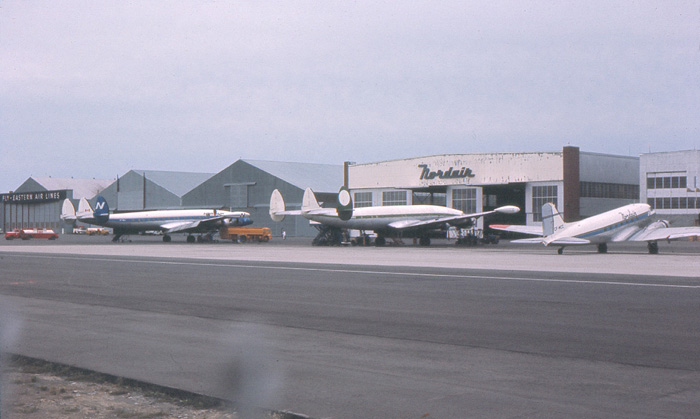 Lockheed L-1049 Super-Constellation [Nordair] et un Douglas DC-3 [Nordair]