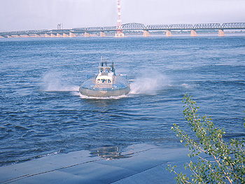 Hovercraft SRN6 (pont Victoria in he rear)