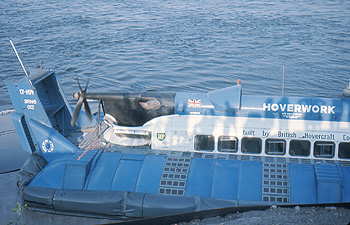 Hovercraft SRN6 au repos 