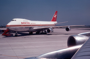 Boeing 747 (Qantas) VH-EBK City of Wollongong 5jui 1976